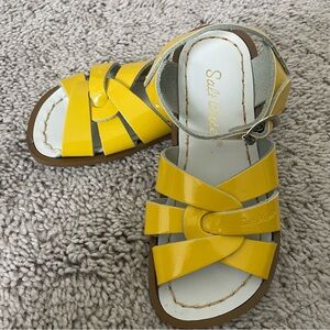 Girls Yellow Sandals (Toddler)